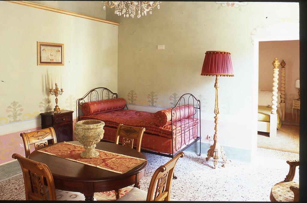 Locanda Pietrasantese B&B Пьетразанта Экстерьер фото